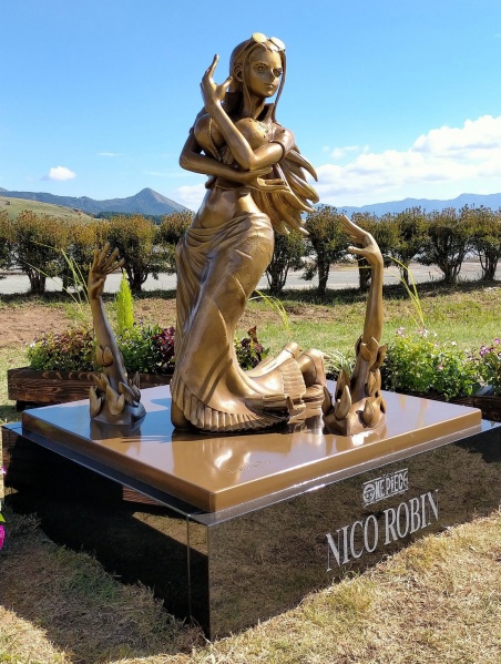 Datei:Robin Statue Kumamoto.jpg